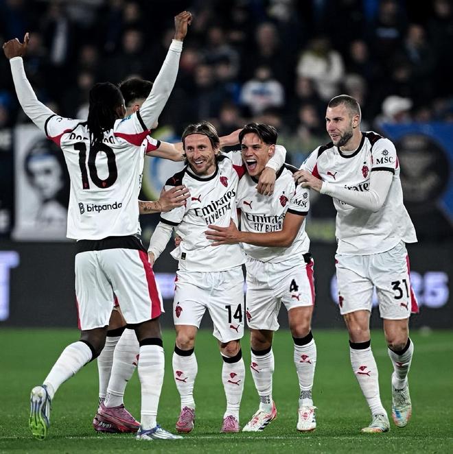 有时他让我滚开，自己布置战术，雷迪克赛后暗示41岁老詹的霸道