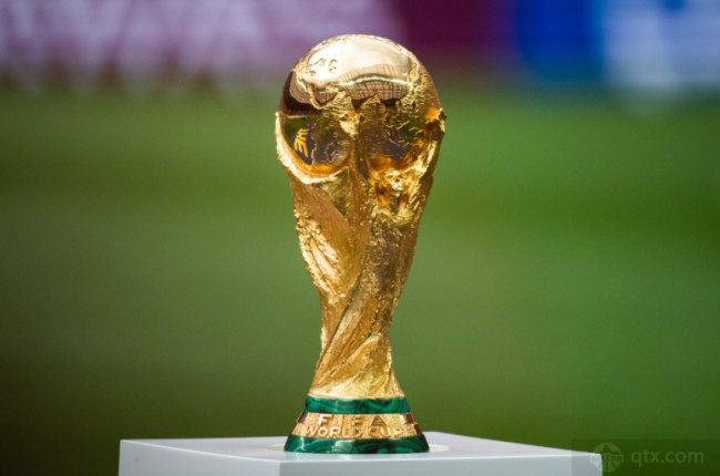 111年耻辱！曼联足总杯一轮游，18岁新星染红，未来只剩一地鸡毛？